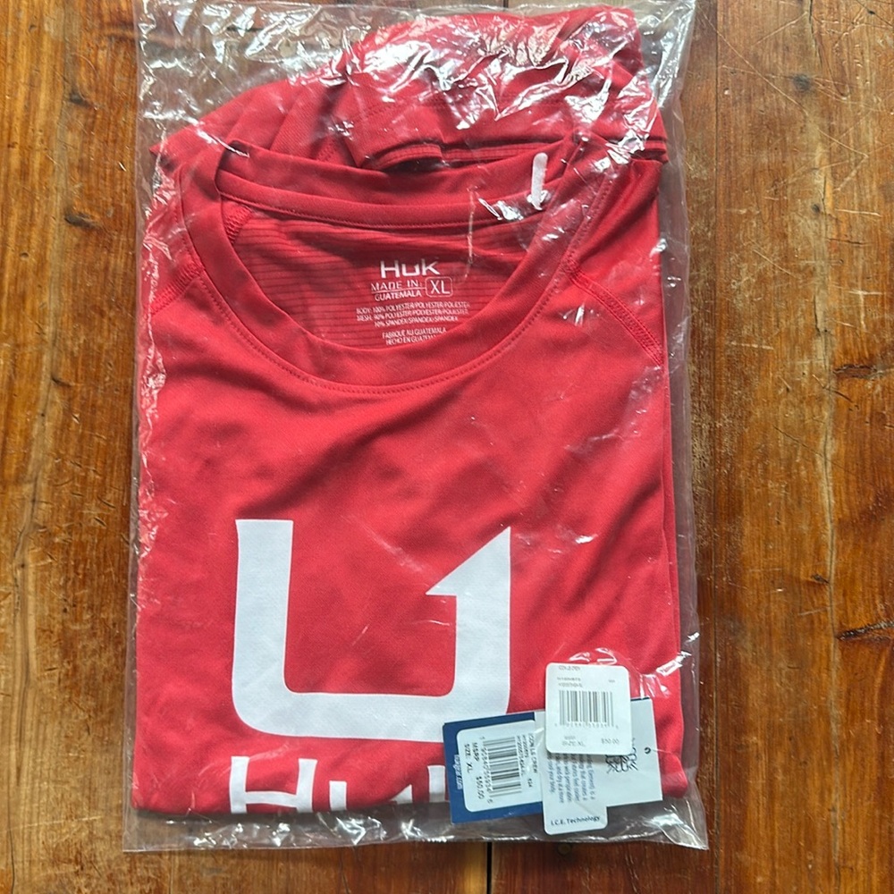 Huk long sleeved, nylon shirt